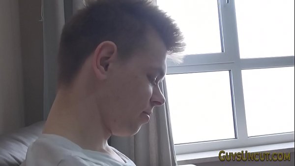 Tugging uncut twink sperms in solo