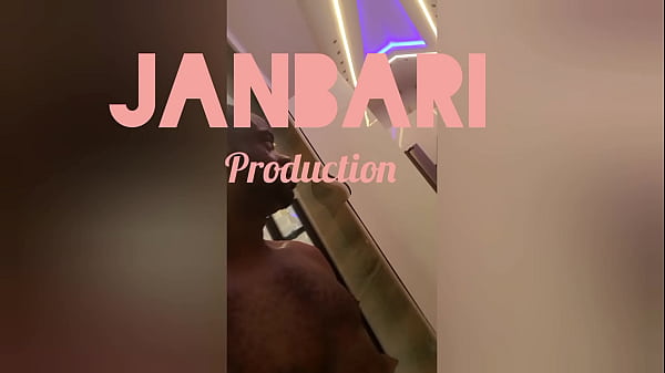 Quick doggy style with an awesome com on the ass 