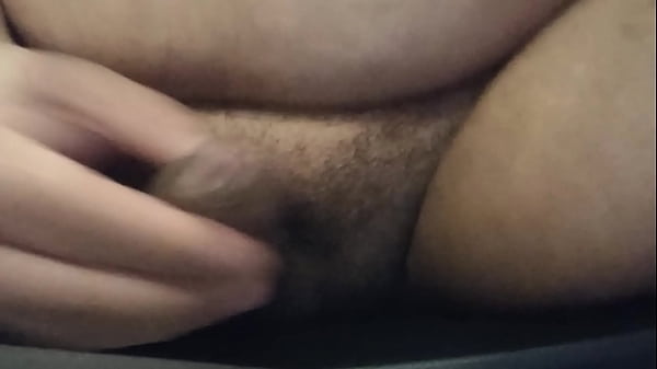 Gozando enquanto sento num dildo 