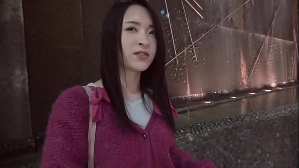 大荷物で右往左往する女子発見！みはるちゃん(20)。岐阜県からモデル志望で上京したスレンダー美女。さっそくトランクチェック！ひとり暮らしの必須アイテム大人のおもちゃが入ってない！？ thumbnail