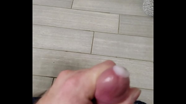 Play MP4 - Cumshot