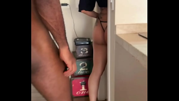 Play MP4 - DANDO PRO VIZINHO QUE CONHECI NA PORTARIA DO PREDIO