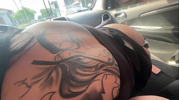 Play MP4 - Oral en el auto le bajo los vidrios para que todos la vean mamar y su culote - Mamiimaldii