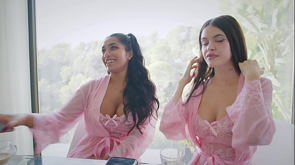 Nonton She Calls Five Giant Cocks For Brutal Double Interracial Gangbang - Yasmina Khan And Rossa Vax thumbnail