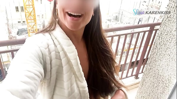 Provocando Os Pedreiros Na Varanda - Karenkiss thumbnail