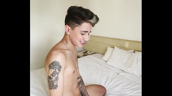 Play MP4 - NOVINHO DANDO PRA AMIGO DOTADO BASTIDORES