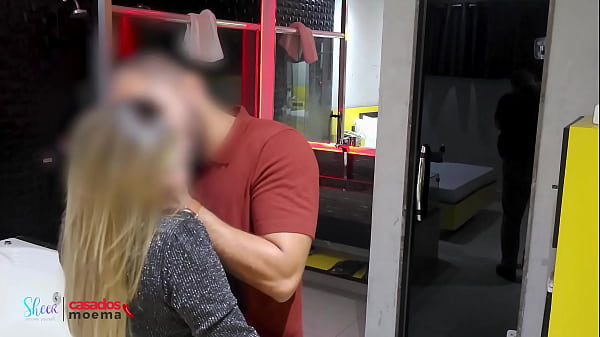 Com roupas de Santa, fui para a putaria com o marido corno