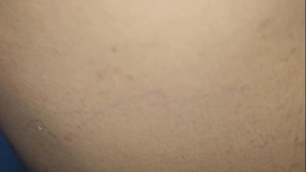 ESTAVA JOGANDO E METE ROLA, QUANDO ESTAVA FICANDO QUENTE A VIZINHA CHEGOU... 