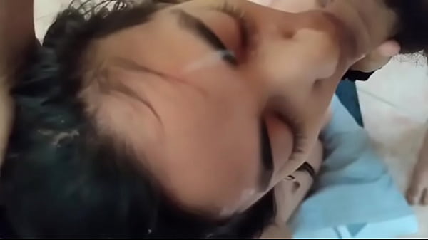 Play MP4 - Me corro en su cara y no para de gemir