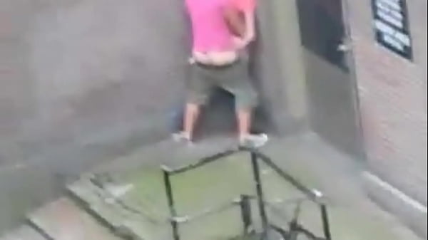 Jeune mate une milf se faire baisercontre un mur dans_la rue