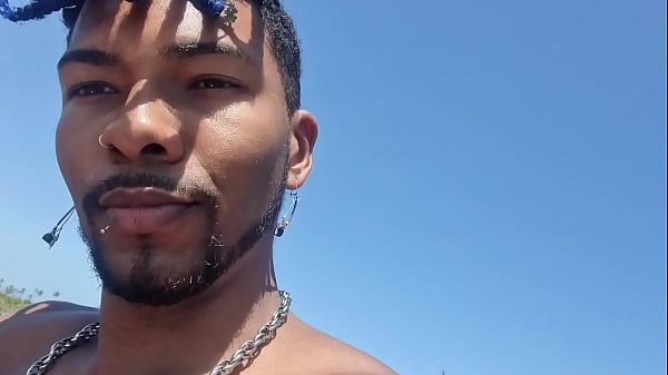 Play MP4 - Na Praia Novinha Ficou Com Vergonha de Continua Mamando Por Causa de Estranhos Olhando &vert; Halloween