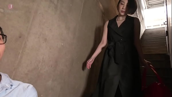 ハプニングホテル～魅惑の変態妻が他人の精液を膣内でかき乱して不倫妊活～ 舞原聖