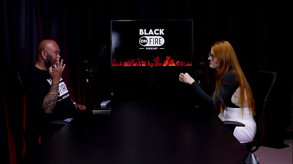 A internet est&aacute; fodendo o meio liberal est&atilde;o trazendo a modinha do menage feminino e a surtada que deu bella ruiva watch sheer red 