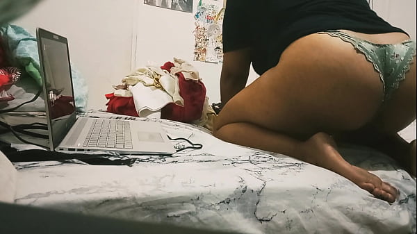 Mi Hermanastra En La Habitaci&oacute;n De Al Lado thumbnail