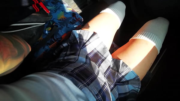 Play MP4 - Colegiala mostrando las bragas en el autobus