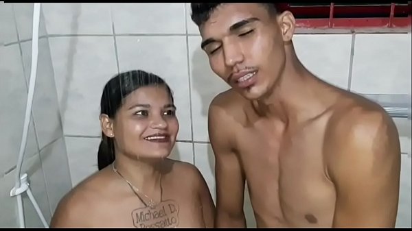 Fiz sexo na casa da ester tamb&eacute;m coloquei no cuzinho dela 
