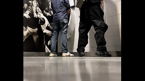 Play MP4 - A day at the shopping center's public toilets