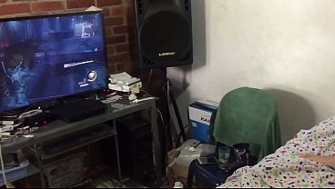 Play MP4 - Tammy jugando PS3