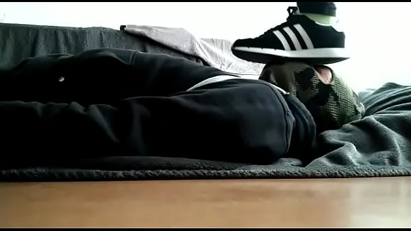 Subboy under Goddess sneakers