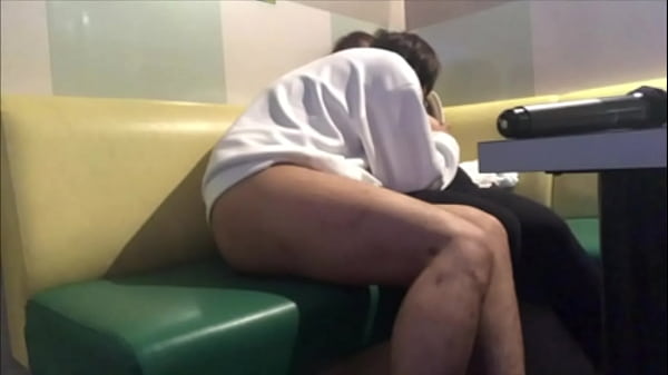 ラブラブな変態カップル。してはいけないシチュエーションに興奮してしまい突然の様に始まりました