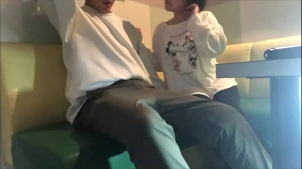 Nonton ラブラブな変態カップル。してはいけないシチュエーションに興奮してしまい突然の様に始まりました thumbnail