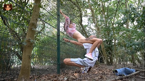 Play MP4 - He licked my pussy in a public park