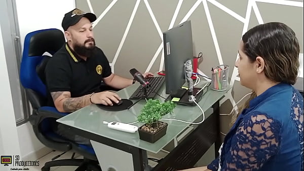 Mi Jefe Me Descubri&oacute; Toc&aacute;ndome Y Le Chupe La Polla Para Que No Me Despidiera thumbnail