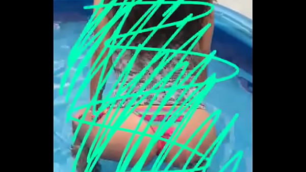 na Piscina s&oacute; de bikini 