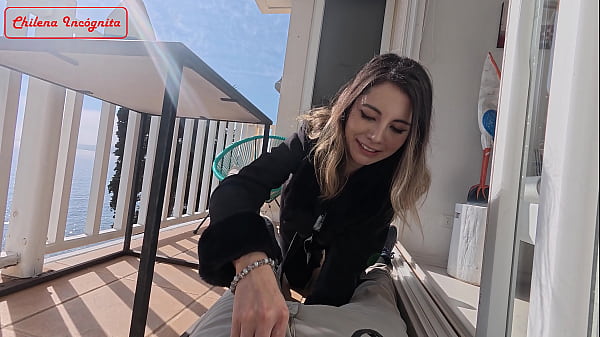 Play MP4 - Hago una mamada en P&Uacute;BLICO junto al mar- Trailer