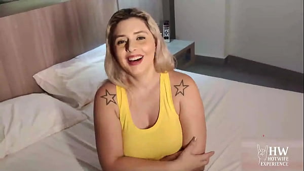 Nonton Casada Safada Ucraniana, Fudeu Soldado Para Garantir A Vida Do Marido. thumbnail