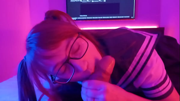 Play MP4 - Invito a una linda colegiala a que me chupe la verga bien rico