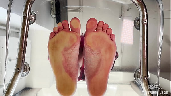 Squeezing juice from cherrytomatoes with my bare feet POV