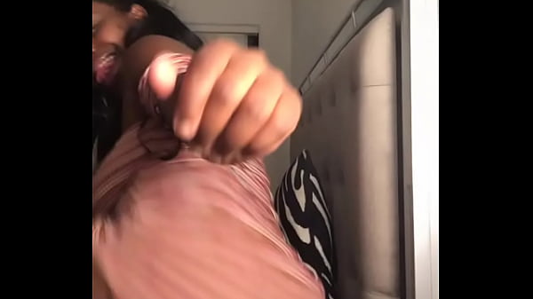 Play MP4 - Transmite en vivo y no trae calzones