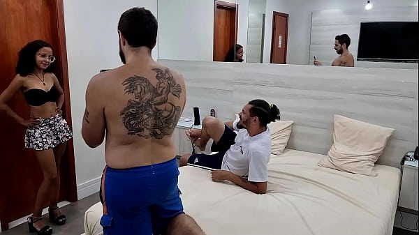 Bastidores_da gravação daprimeira vez nocanal da Victoria Ferraz gozando variasvezes eganhando muito_leite