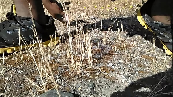 Play MP4 - Public Piss - Peeing Outdoors