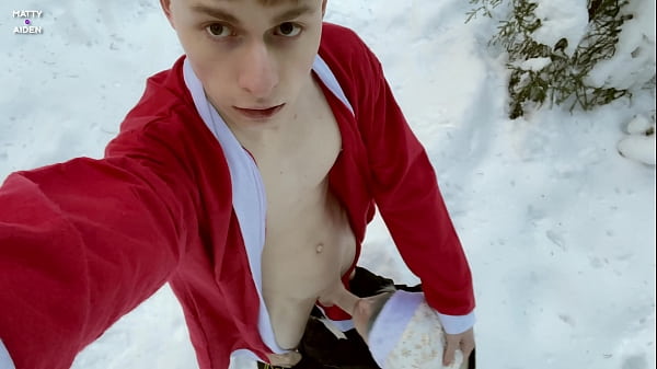 Play MP4 - Twinks Matty and Aiden naked outdoor blowjob in the winter for Christmas