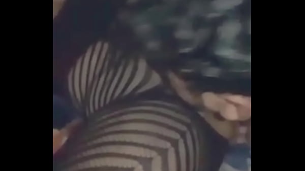 Viendocomo sela chupan a mi_puta milf