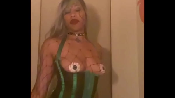 I&rsquo;m a monster in the sheets could you keep up with me can you guess my costume 