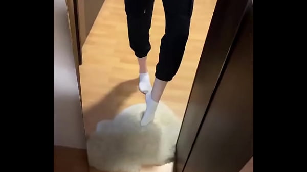 Nonton ?#whitesocks #feet #feetworld #fetisch Girl Creator #socks #soles thumbnail