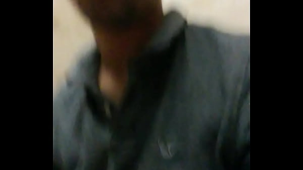 pajeandome en los ba&ntilde;os publicos 