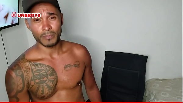 Policial Karioca Batendo Punheta E Gozando Duas Vezes ,antes E Depois Do Servi&ccedil;o thumbnail