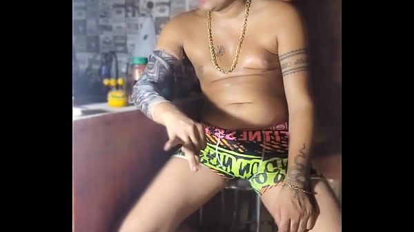 Play MP4 - Rapaz de Vermelho com a rola melada