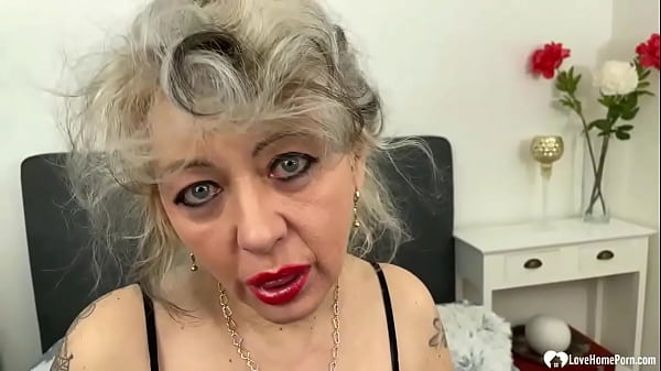 Sexay GILF is teasing me in closeup 