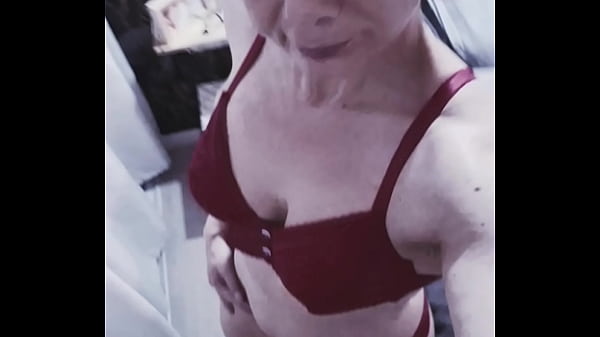 Sexy milf sofy 