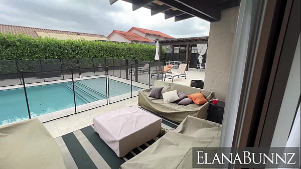 Nonton Jmac Fucks And Oils Up Big Booty Blonde Elana Bunnz Outside By The Pool thumbnail