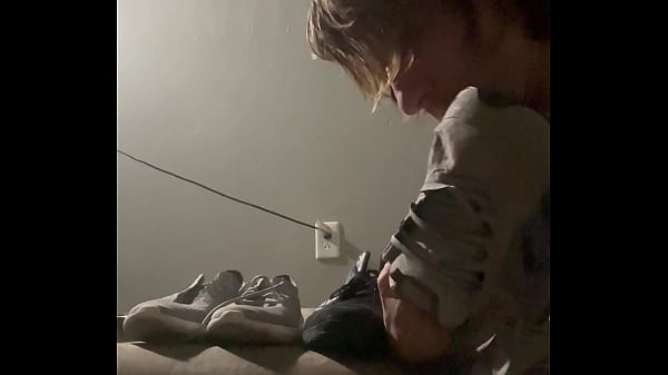 Loser &ldquo;cleans&rdquo; a random shoe 