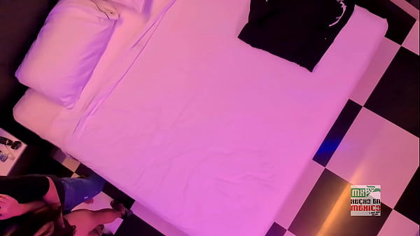 Play MP4 - Encuentro Cuckold en Monterrey con c&aacute;mara escondida en el techo&comma; me gusta tener tomas que nadie toma en cuenta para poder verles &aacute;ngulos que ni se imaginan 1