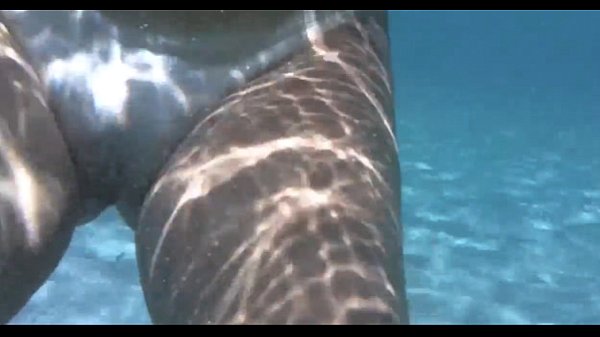 gostosa dentrod agua_no portoda barra salvador bahia