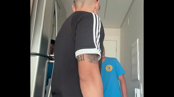 Juninho Genro veio fazer uma entrega mas estava sem dinheiro, tive que pagar dando o cuzinho. 