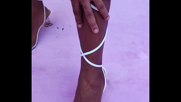 Nonton Cute Girl Likes To Tease Men thumbnail